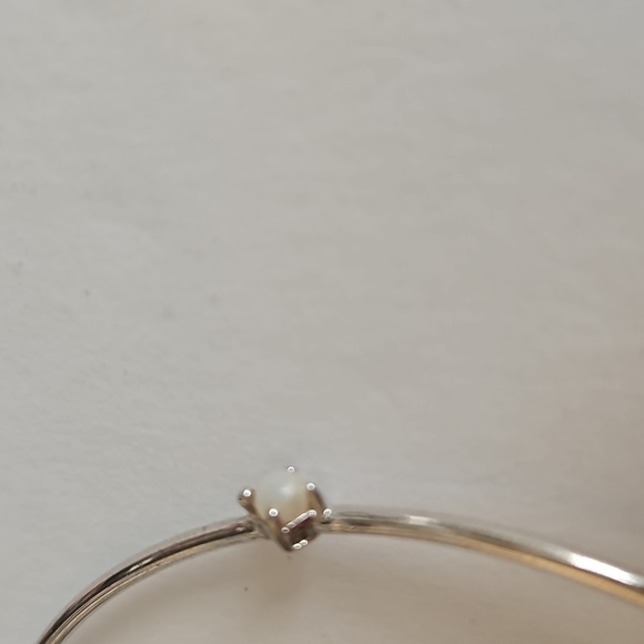 JUICY COUTURE MOTHER OF PEARL Heart & Faux Pearl Silvertone Bracelet. - Picture 3 of 5